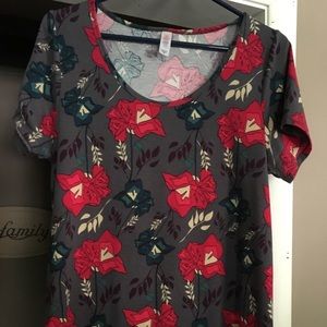 EUC LuLaRoe Classic tee Med